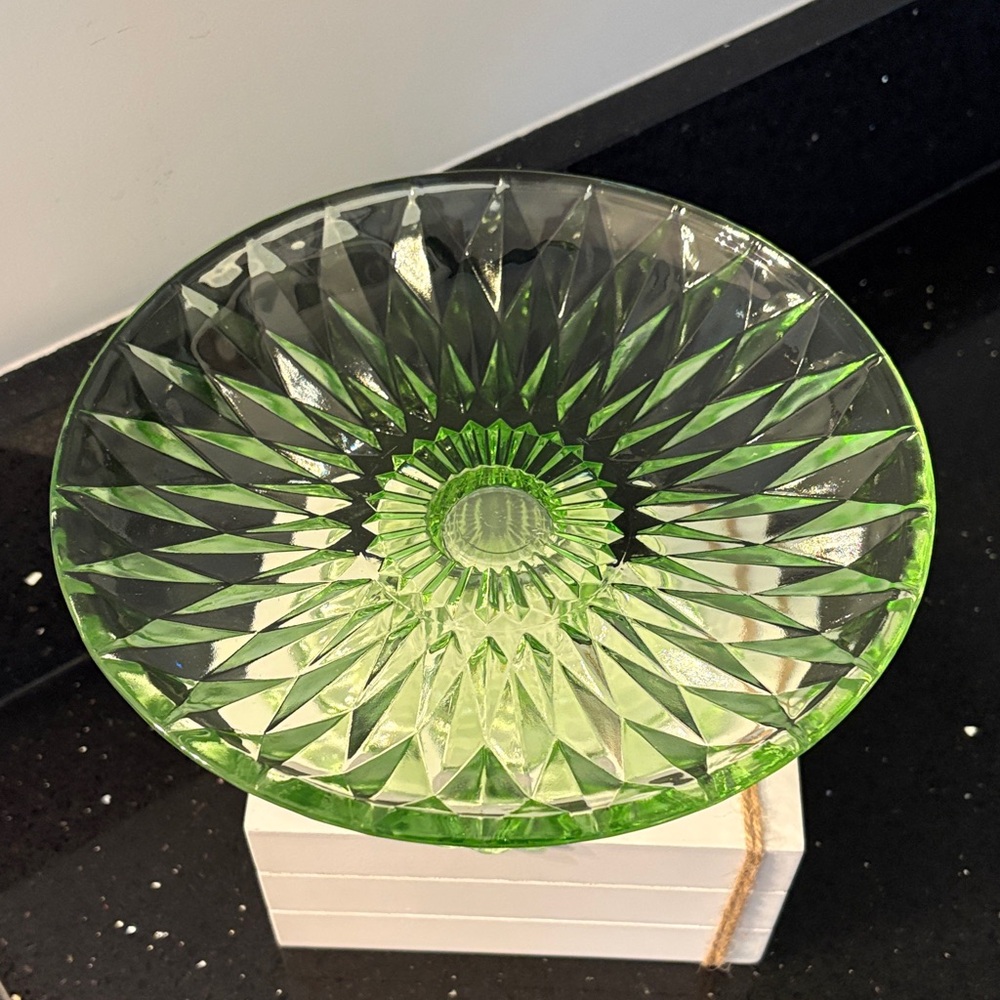 NWOT Green Glass Dessert Summer Easter Stand Riser Shabby Chic Cottagecore - Picture 3 of 11